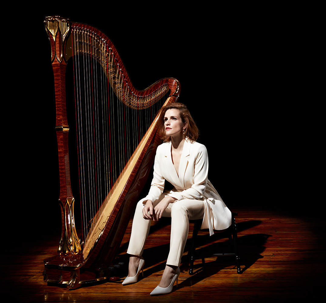 Photo of the harpist Valérie Milot